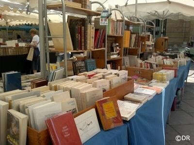 Docks du livre journées  du livre ancien et moderne