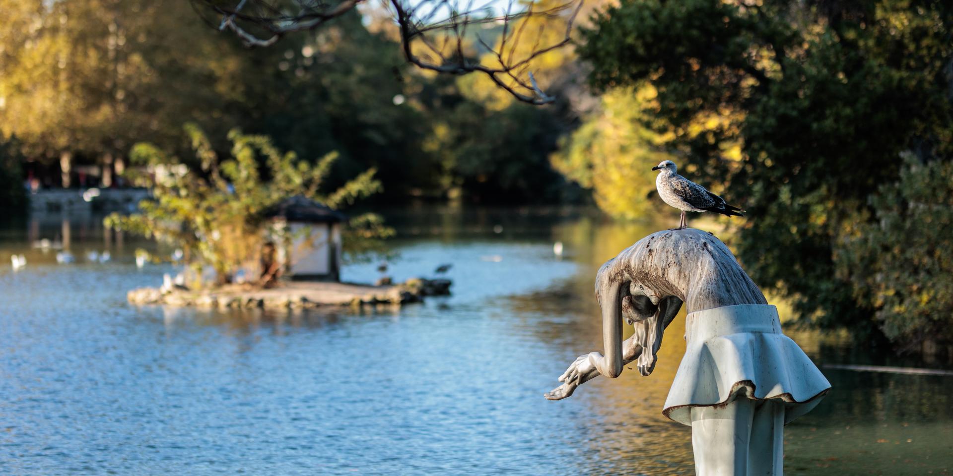 Statue dans le lac duParc Borely