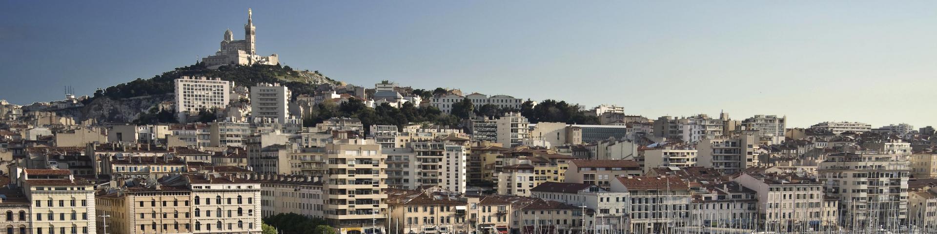Vieux-Port de Marseille avec vue sur Notre Dame de la Garde